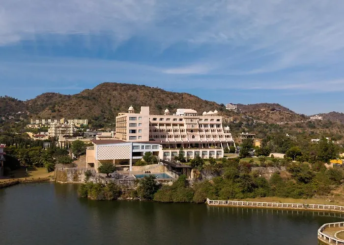 Via Lakhela Lakeview Resort & Spa